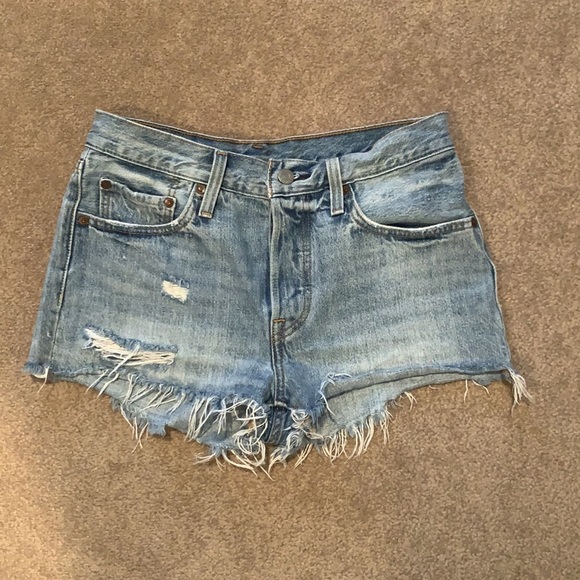 Levi Light wash denim shorts - Picture 2 of 2